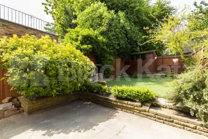 Super 5 double bedroom newly refurbished house with garden in Muswell Hill Pembroke Road , Muswell Hill
